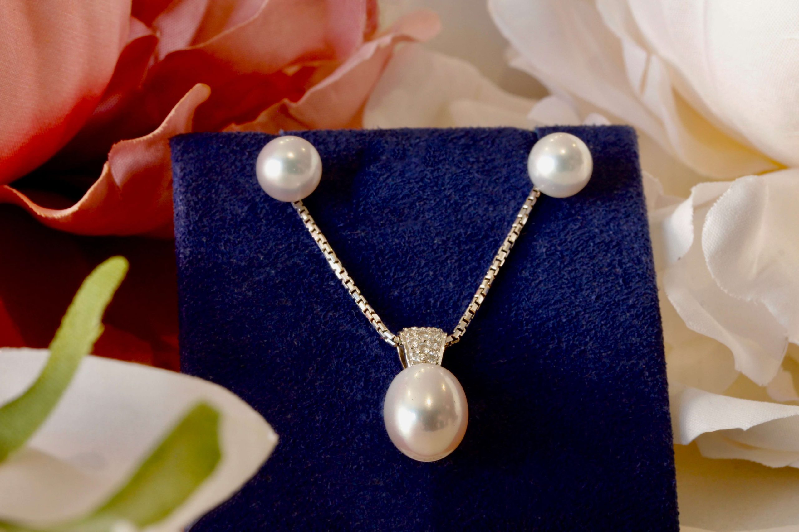 pearl and diamond necklace and earrings set showing summer jewellery trends