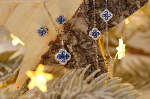 sapphire clover necklace jewellery inspiration
